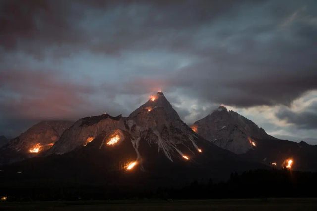 Die Bergfeuer zur Sommersonnenwende